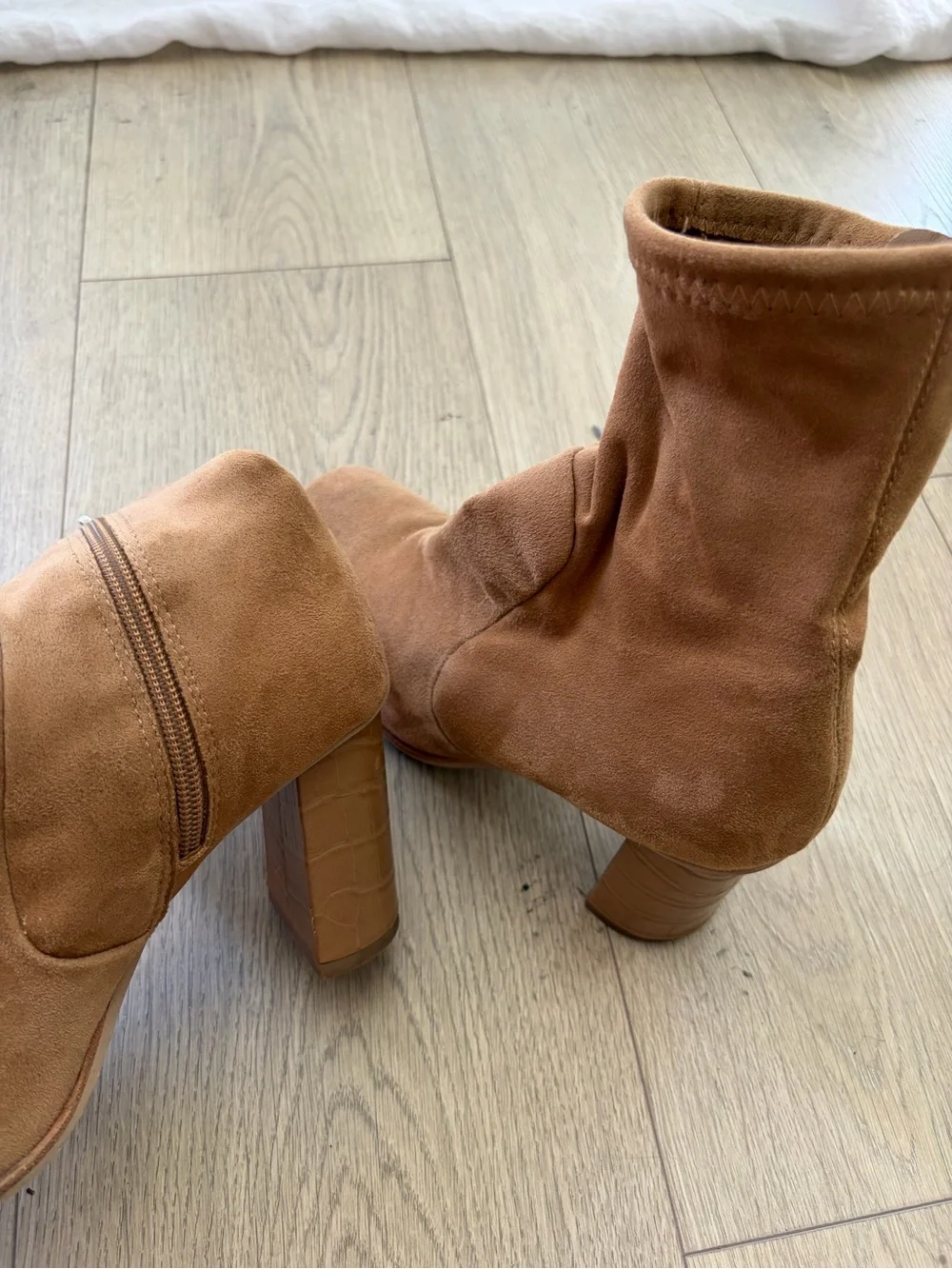 Dolce Vita tan suede